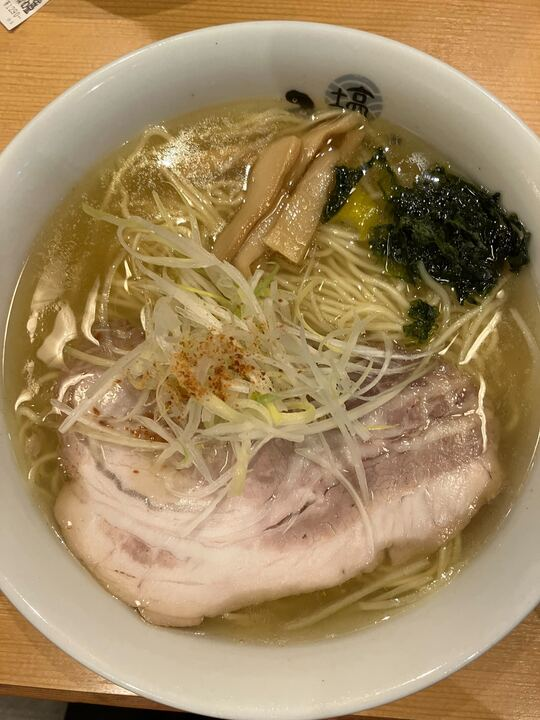 東京駅の地下街の塩ラーメン。